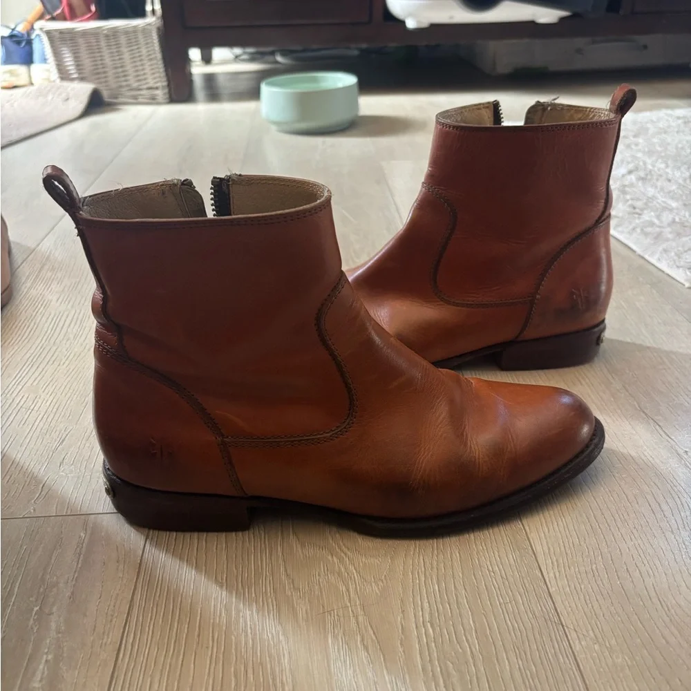 Frye Women’s Brown Leather Chelsea Ankle Boots
